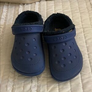 CROCS Kids Navy crocs with fleece lining